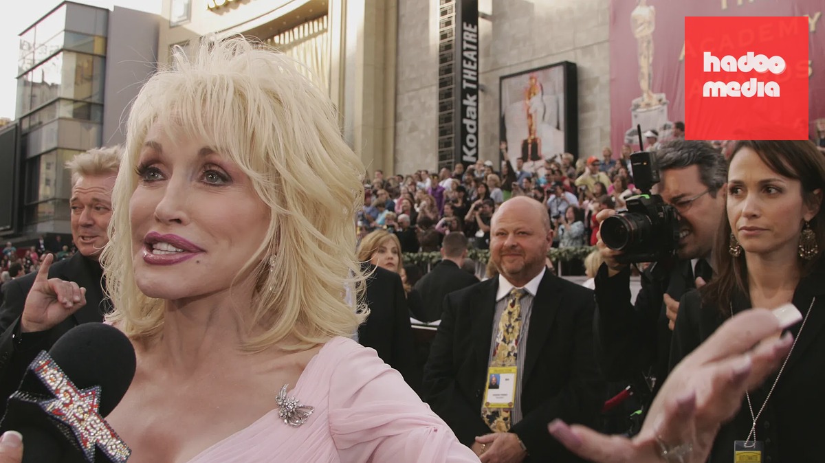 Dolly Partonová přijíždí převzít čestného Oscara (2006)