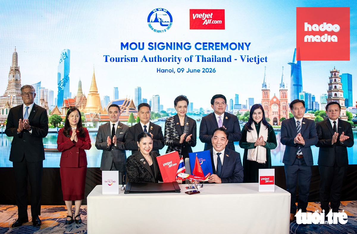 Tháng 6-2026, Tổng cục Du lịch Thái Lan  ký kết biên bản ghi nhớ hợp tác với các doanh nghiệp hàng không, lữ hành tại Việt Nam với kỳ vọng hai nước sẽ tiếp tục phát triển mạnh mô hình hợp tác ‘hai quốc gia, một điểm đến’ kết nối các điểm đến nổi bật của hai quốc gia - Ảnh: NAM TRẦN