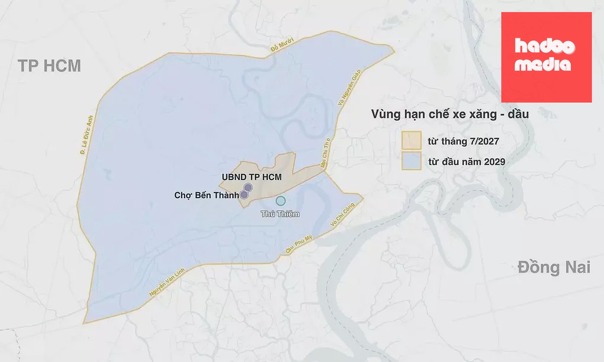 Khu vực LEZ ở trung tâm TP HCM dần hạn chế xe xăng dầu qua hai mốc thời gian. Đồ họa: Hoàng Thanh