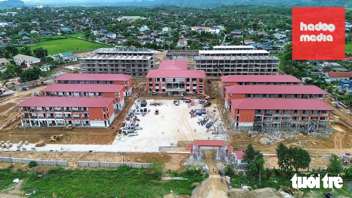Toàn cảnh Trường phổ thông nội trú liên cấp Tiểu học và THCS Anh Sơn, Nghệ An - Ảnh: DOÃN HÒA