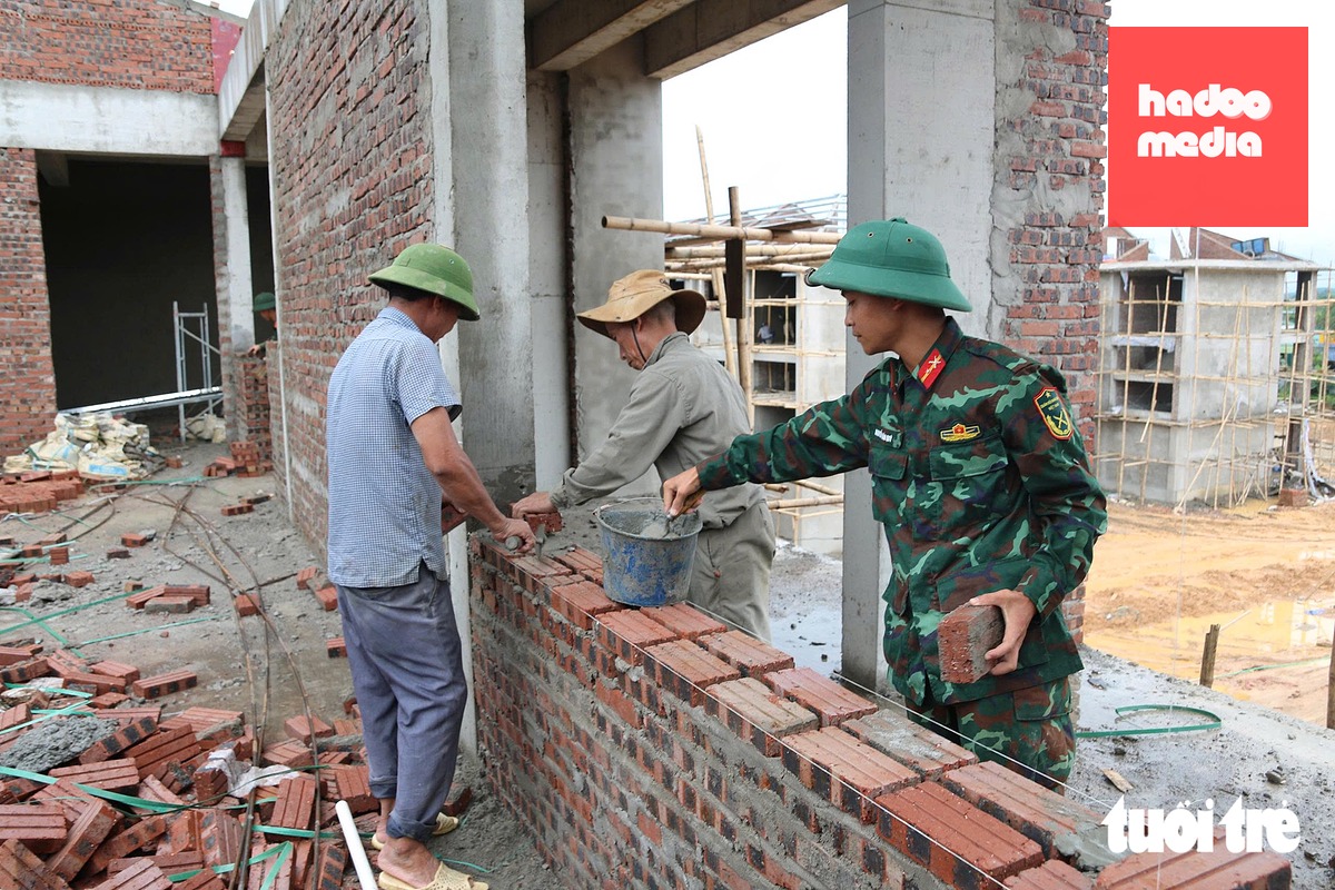 Trung đoàn 335, Sư đoàn 324 đã điều động 50 cán bộ, chiến sĩ đến công trường, dự kiến phối hợp với nhà thầu đến ngày 30-8 - Ảnh: DOÃN HÒA