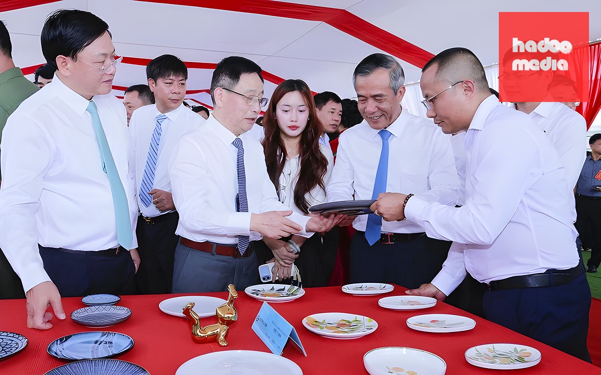 Thủ tướng gặp doanh nghiệp Trung Quốc: Chuyển từ đầu tư 'nhiều hơn' sang 'chất lượng hơn' - Ảnh 2.