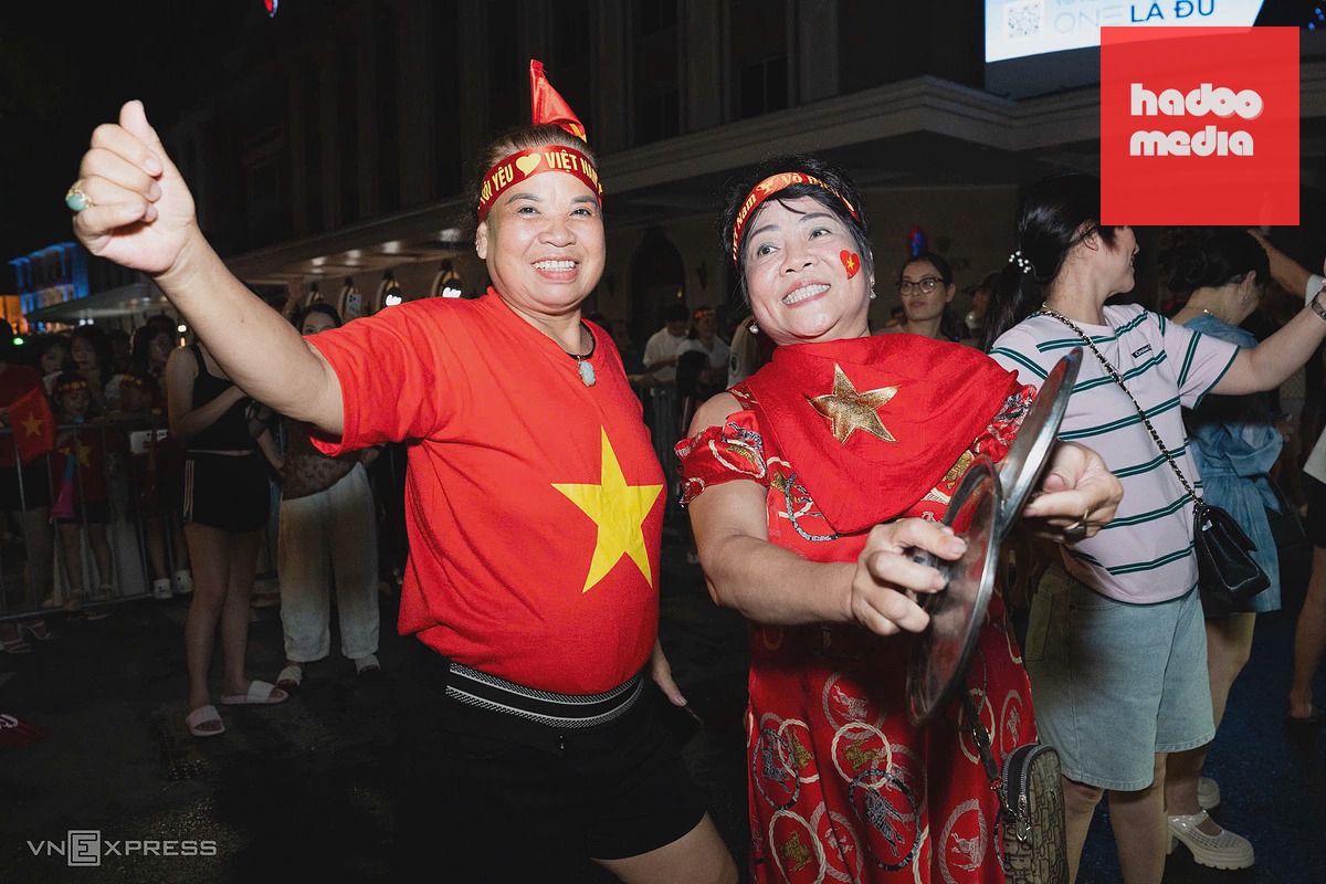 Người hâm mộ Việt Nam 'đi bão' xuyên đêm mừng vô địch ASEAN Cup 2026