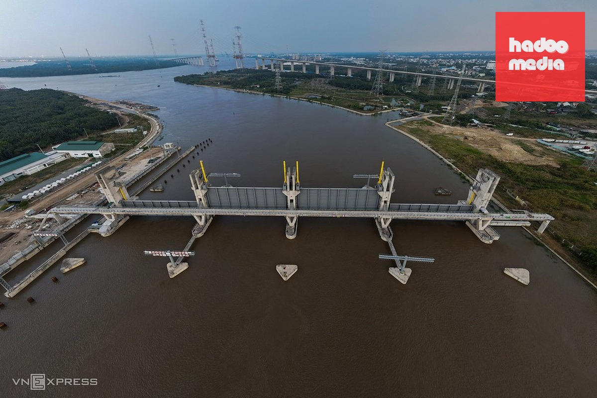 Cống ngăn triều Mương Chuối thuộc dự án. Ảnh: Thanh Tùng