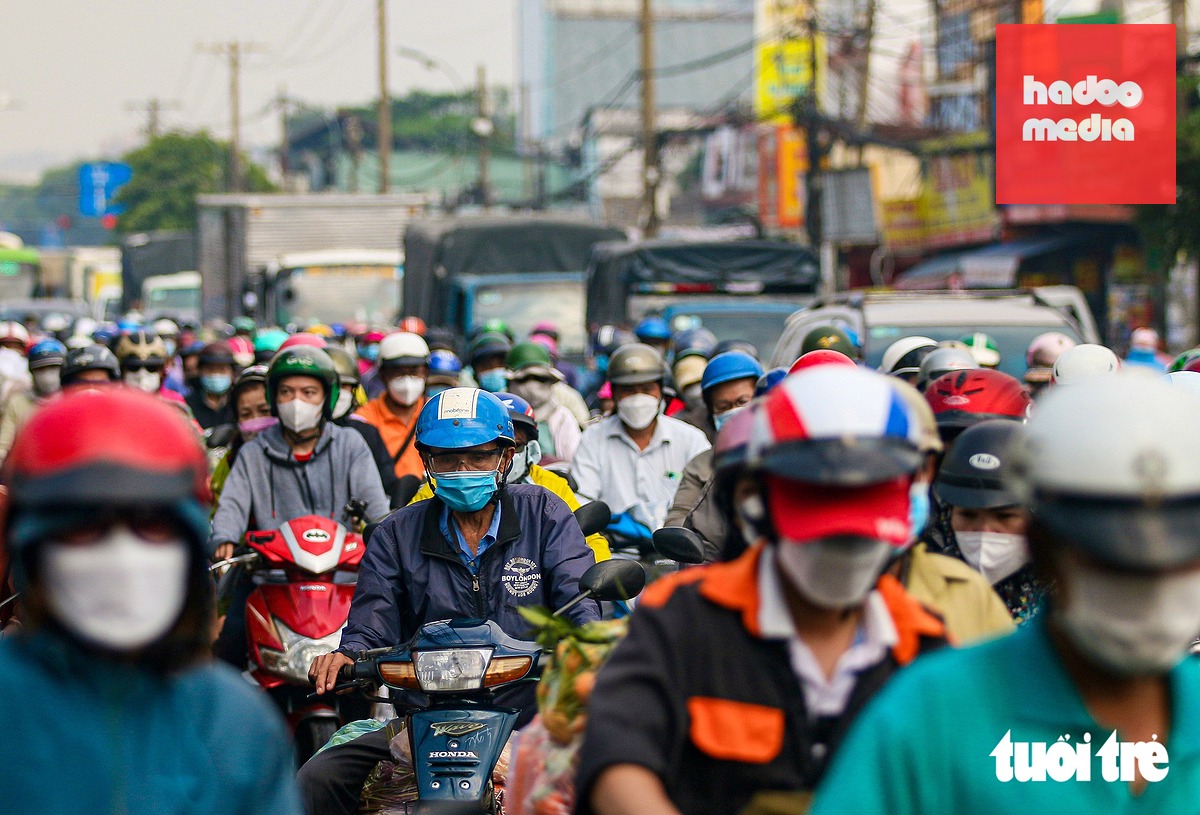 Quốc lộ 1 đoạn qua huyện Bình Chánh cũ là điểm nghẽn nhiều năm qua ở cửa ngõ phía Tây TP.HCM - Ảnh: LÊ PHAN