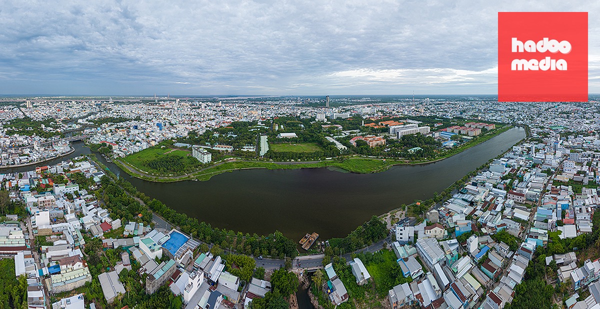 Hồ Bún Xáng ở phường Ninh Kiều khi được dọn sạch lục bình và rác thải năm 2024. Ảnh: An Bình
