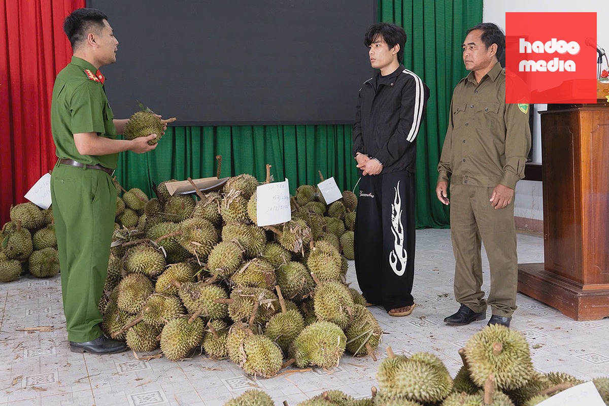 Tăng Ngọc Hiền cùng tang vật trộm cắp. Ảnh: Ngọc Oanh