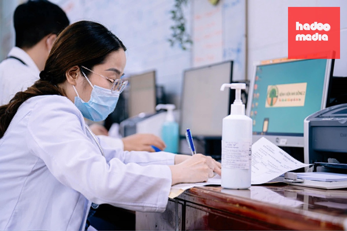 Học bác sĩ nội trú tự hào nhưng cũng đầy áp lực  - Ảnh: THANH HIỆP