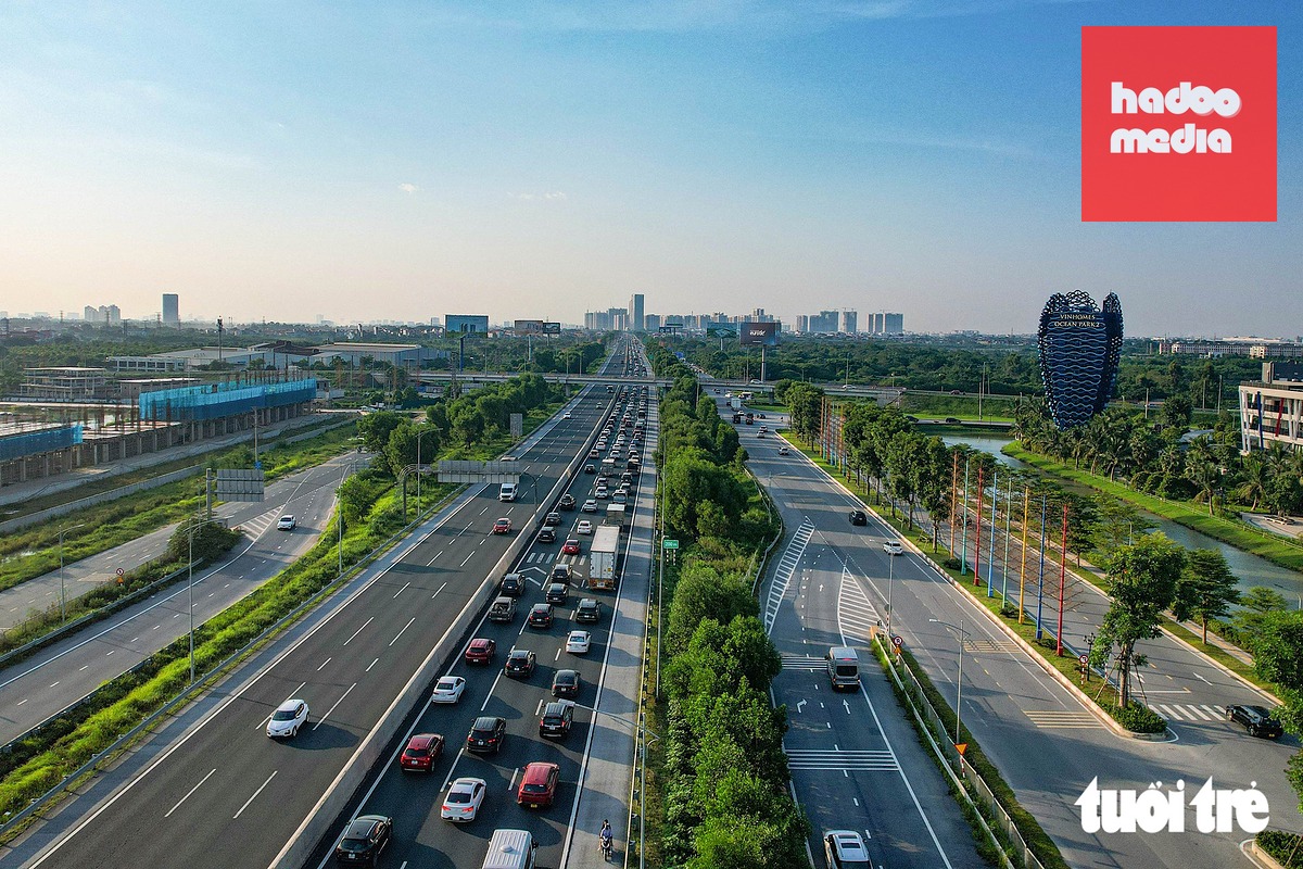 Nhiều cửa ngõ Hà Nội có dòng xe đông đúc từ chiều 1-9 - Ảnh: HỒNG QUANG