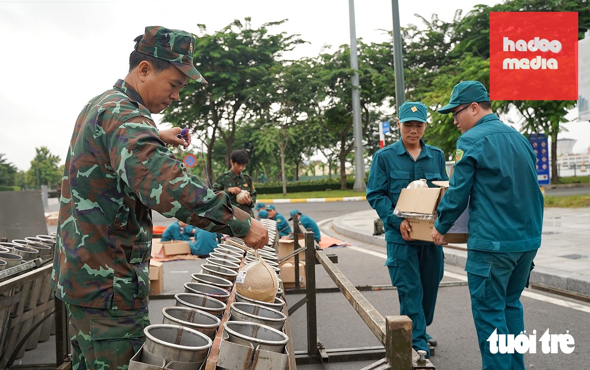 Mọi công tác bố trí, lắp đặt pháo, thông mạch kỹ thuật tại khu vực hầm sông Sài Gòn (phường An Khánh) sẽ hoàn thành trước 16h chiều 2-9 - Ảnh: THUẬN VĂN