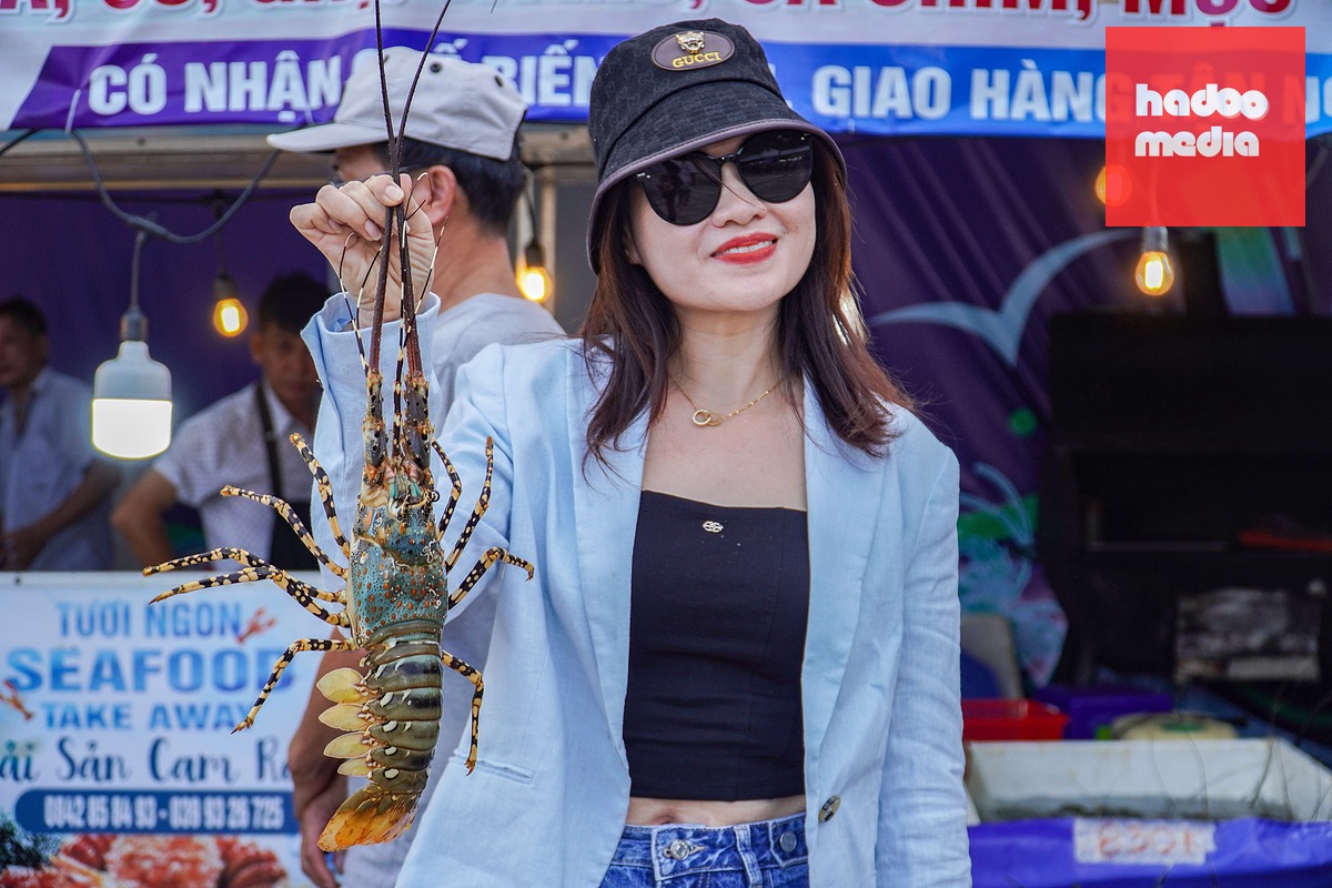 Món ăn từ tôm hùm rất được du khách trong và ngoài nước yêu thích vì có giá trị dinh dưỡng cao - Ảnh: XUÂN HOÁT