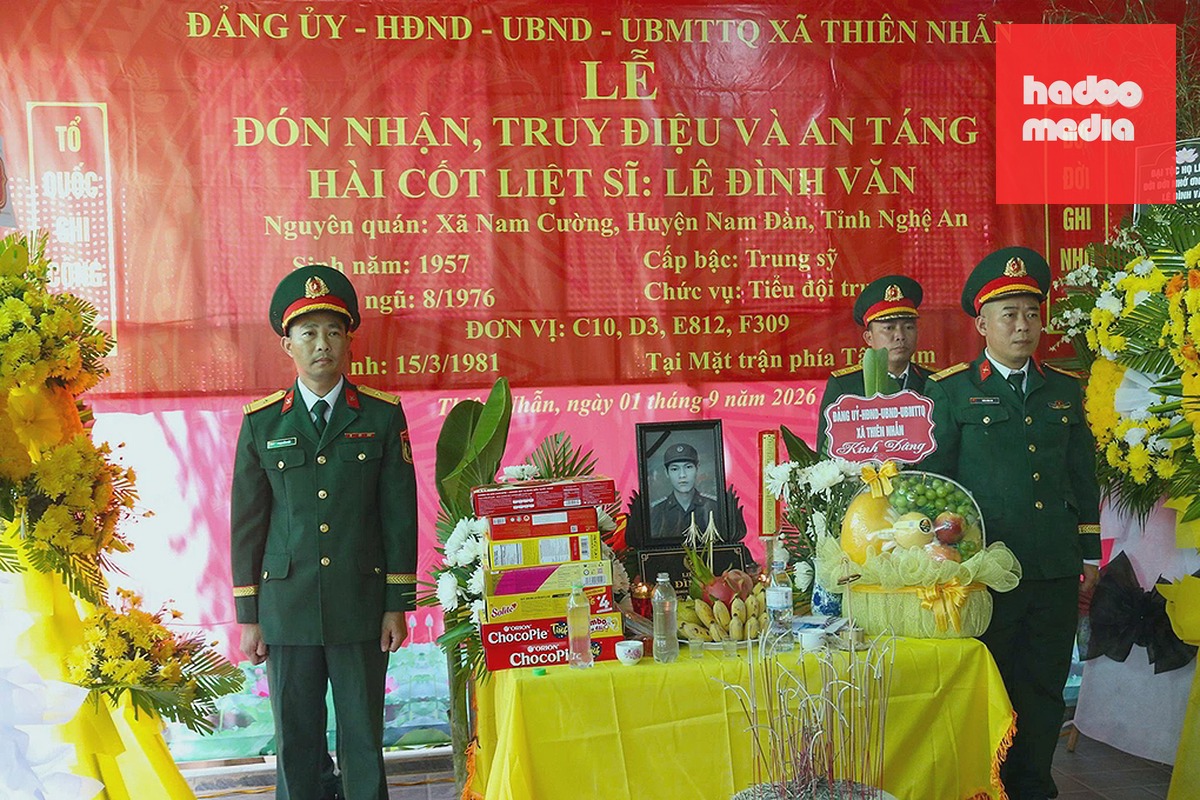 Lễ truy điệu và an táng hài cốt liệt sĩ Lê Đình Văn ngày 1/9. Ảnh: Đức Hùng