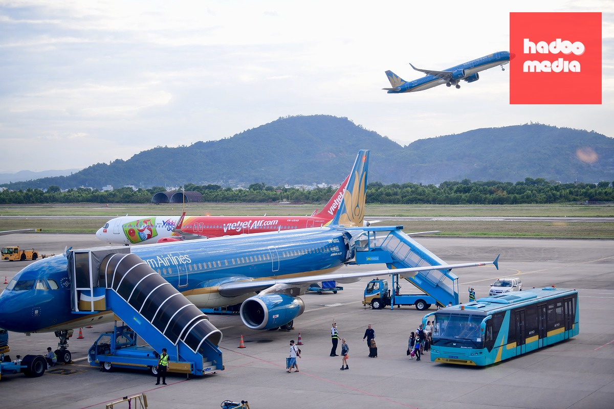 Các chuyến bay trong ngày cao điểm lễ 2-9 tăng mạnh, chủ yếu tập trung ở ba sân bay gồm Tân Sơn Nhất, Nội Bài và Đà Nẵng - Ảnh: QUANG ĐỊNH