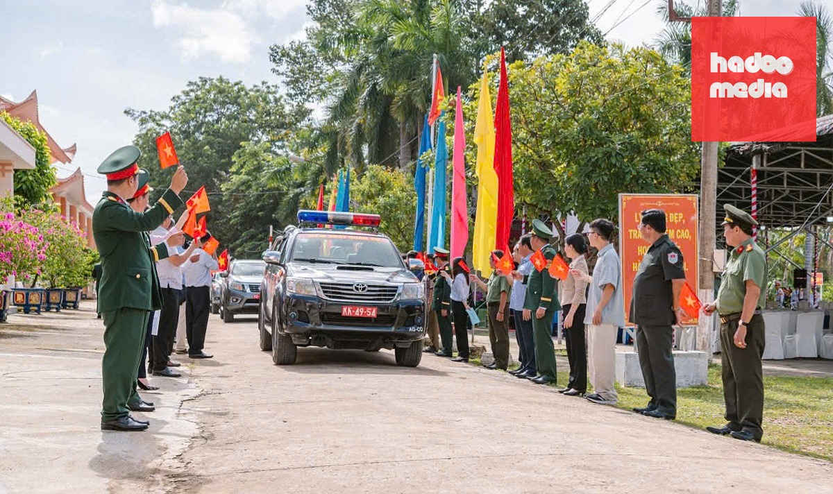 Lễ xuất quân tiễn Đội K92, K93 lên đường sang Campuchia, tiếp tục hành trình tìm kiếm, quy tập và đưa hài cốt các liệt sĩ trở về - Ảnh: QK 9