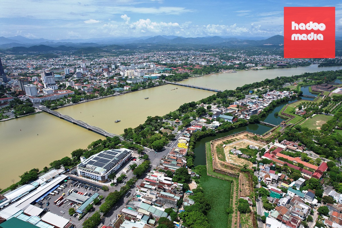 Dự án cải thiện môi trường nước thành phố Huế giai đoạn 2 được kỳ vọng sẽ nâng cao khả năng xử lý nước thải, chống ngập lụt cho bờ bắc sông Hương và vùng lõi di sản của Huế - Ảnh: NHẬT LINH
