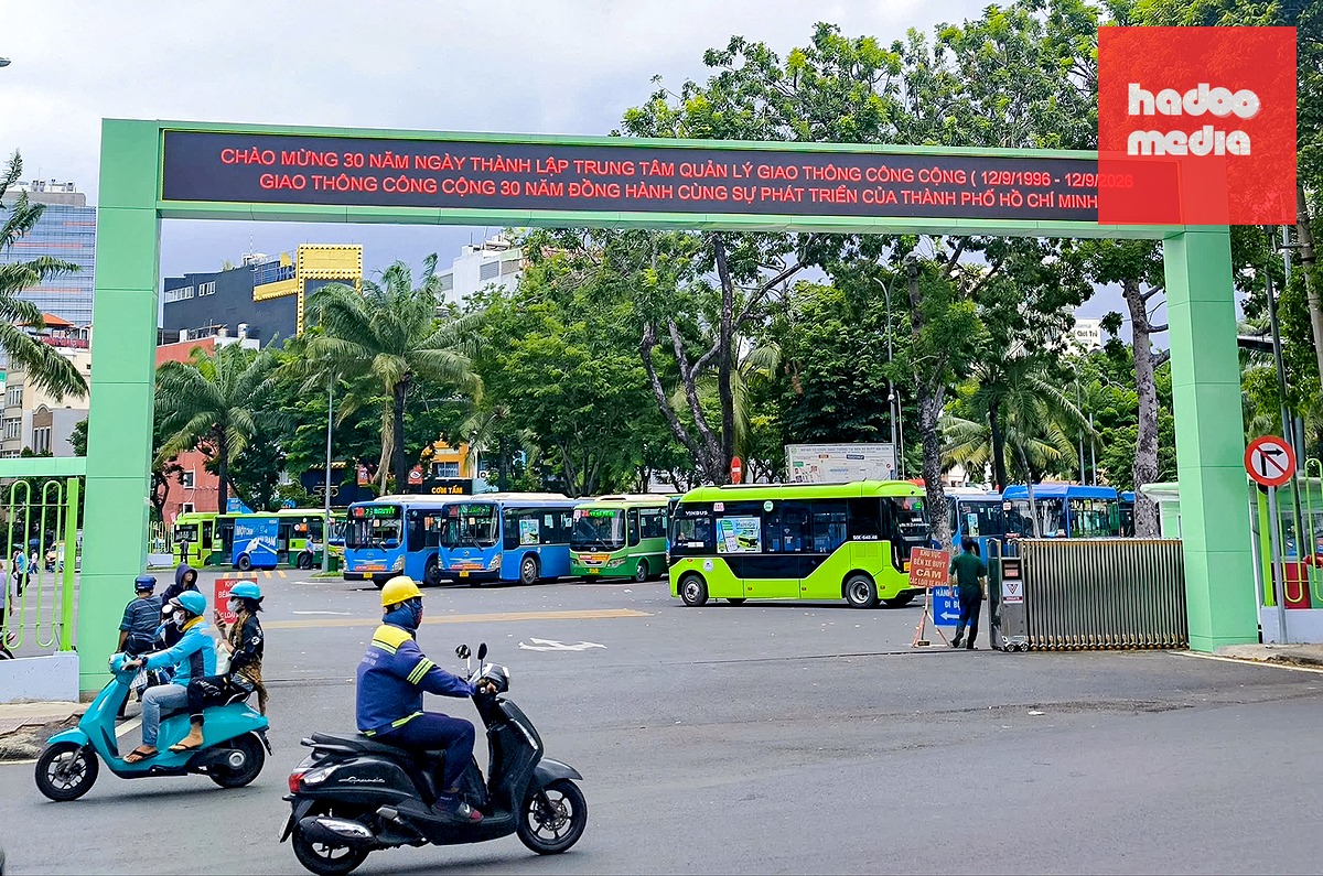 Bến xe buýt TP.HCM - Ảnh: CHÂU TUẤN