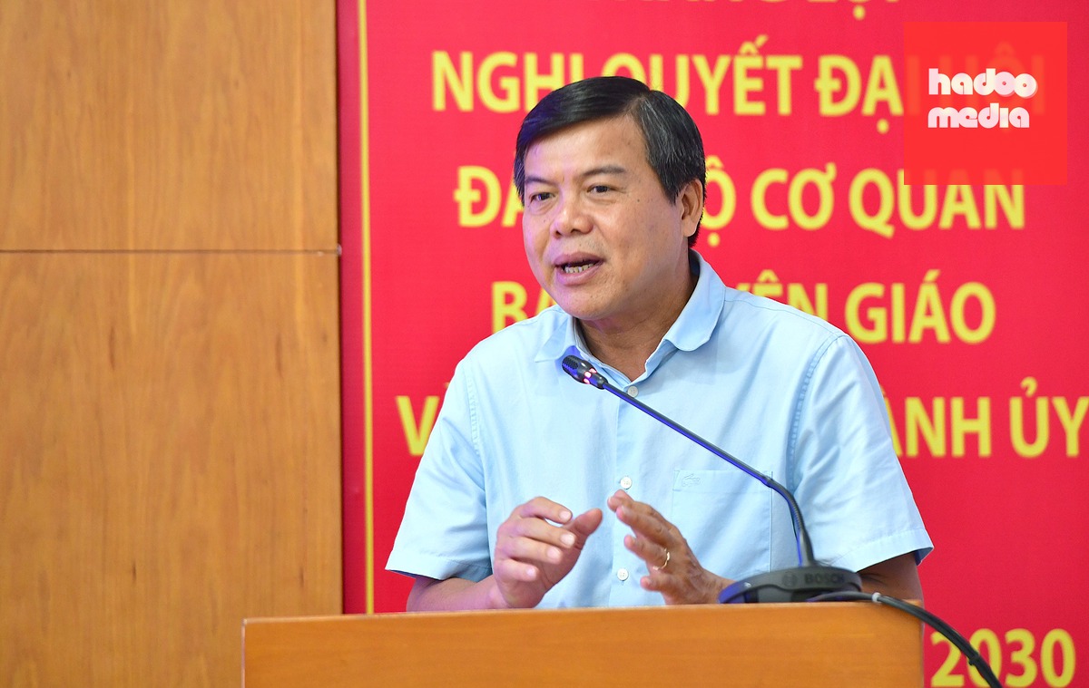 Ông Tăng Hữu Phong, Phó trưởng Ban Tuyên giáo Thành ủy TP.HCM, phát biểu tại buổi trao khen thưởng cho các tác giả, nhóm tác giả thuộc các cơ quan báo chí thành phố đoạt giải Báo chí quốc gia lần thứ XX, năm 2025 - Ảnh: LÊ PHAN