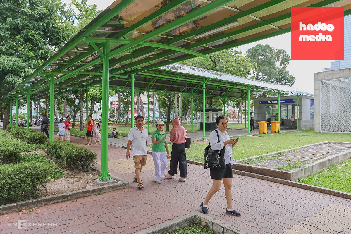 Mái che thông minh nối bến xe buýt với ga metro Bến Thành