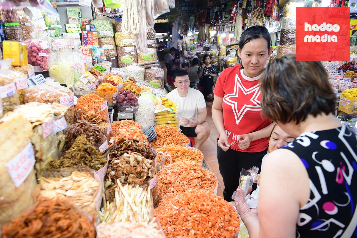 Tiểu thương chợ Bến Thành, phường Sài Gòn - Ảnh: QUANG ĐỊNH