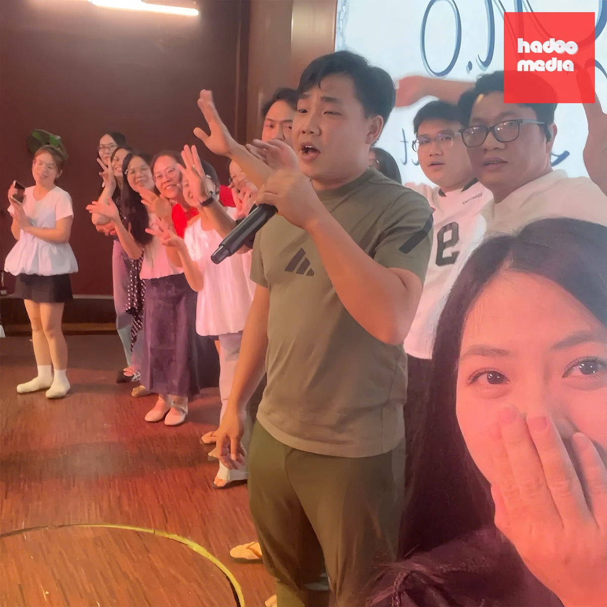 Nhiều người vẫn thường xuyên chụp lại những khoảnh khắc vui vẻ để lưu giữ kỷ niệm - Ảnh minh họa: NGỌC SANG