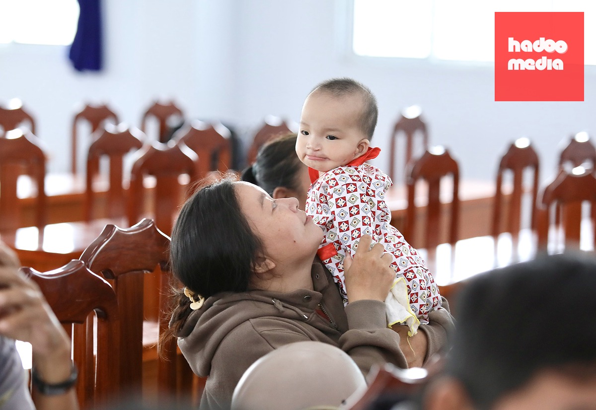 Gia đình bà Phạm Thị Hân và bé Thương được hỗ trợ mái ấm an cư và hỗ trợ phẫu thuật hở hàm ếch - KHÁNH LINH