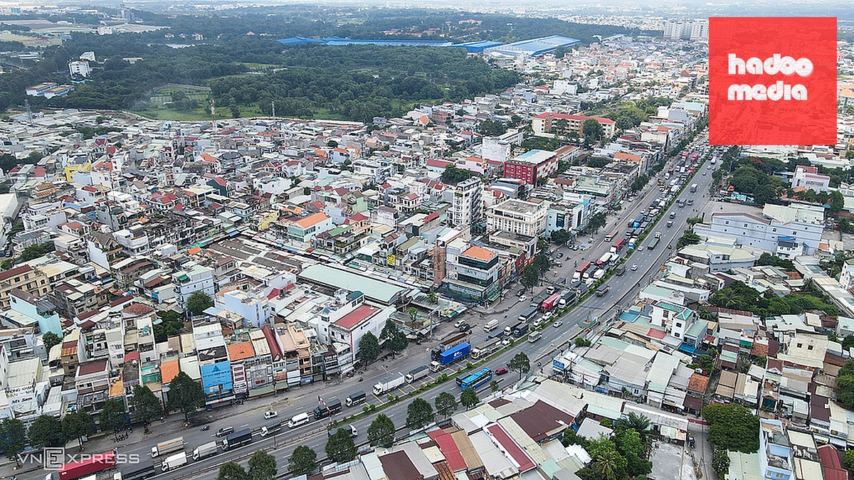 Quốc lộ 51 - nơi dự kiến kết nối Vành đai 5 TP HCM. Tuyến quốc lộ này hiện quá tải trầm trọng, kỳ vọng giảm ùn tắc khi trục vành đai mới được hình thành. Ảnh: Phước Tuấn
