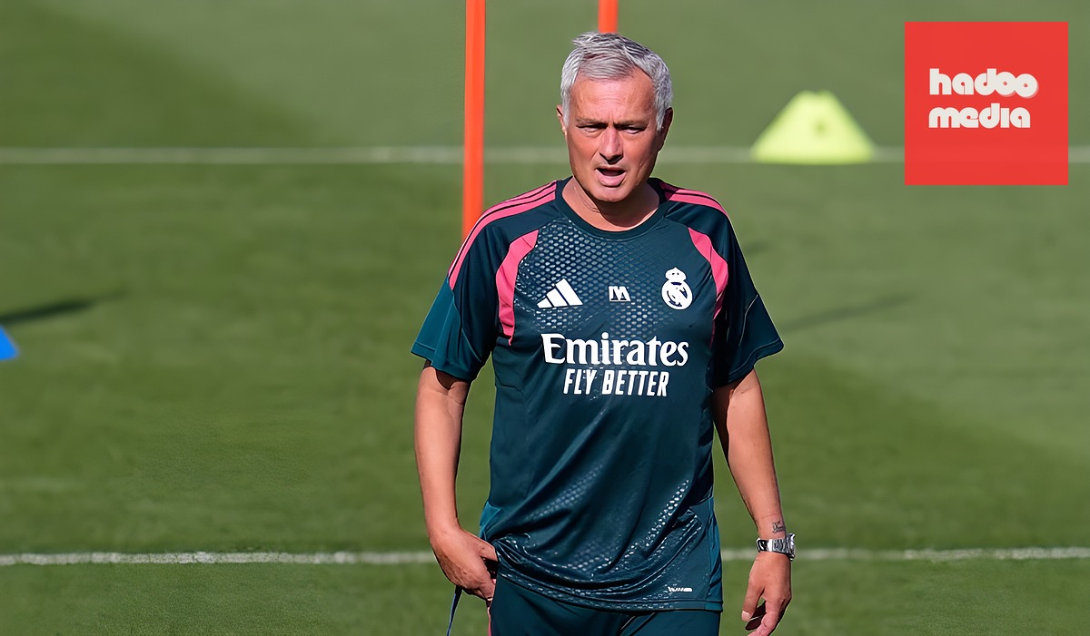 Mourinho không có những quân bài ưng ý ở hàng tiền vệ. Ảnh: Dennis Agyeman/Getty Images.