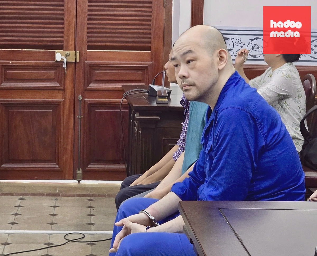 Huang Wei Hao và các đồng phạm tại tòa hôm nay. Ảnh: Bình Nguyên