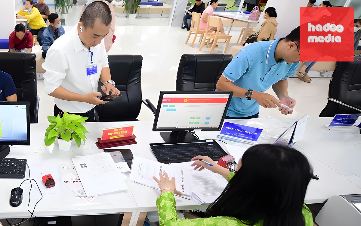Bộ Nội vụ hướng dẫn tinh giản biên chế hiệu trưởng, hiệu phó sau khi thực hiện sắp xếp trường học - Ảnh 2.