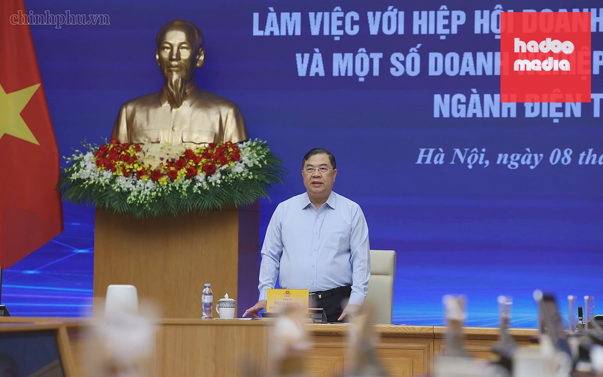 Phó thủ tướng Thường trực Phạm Gia Túc phát biểu tại cuộc họp với đại diện một số doanh nghiệp xuất khẩu lớn, ngày 8/9. Ảnh: VGP
