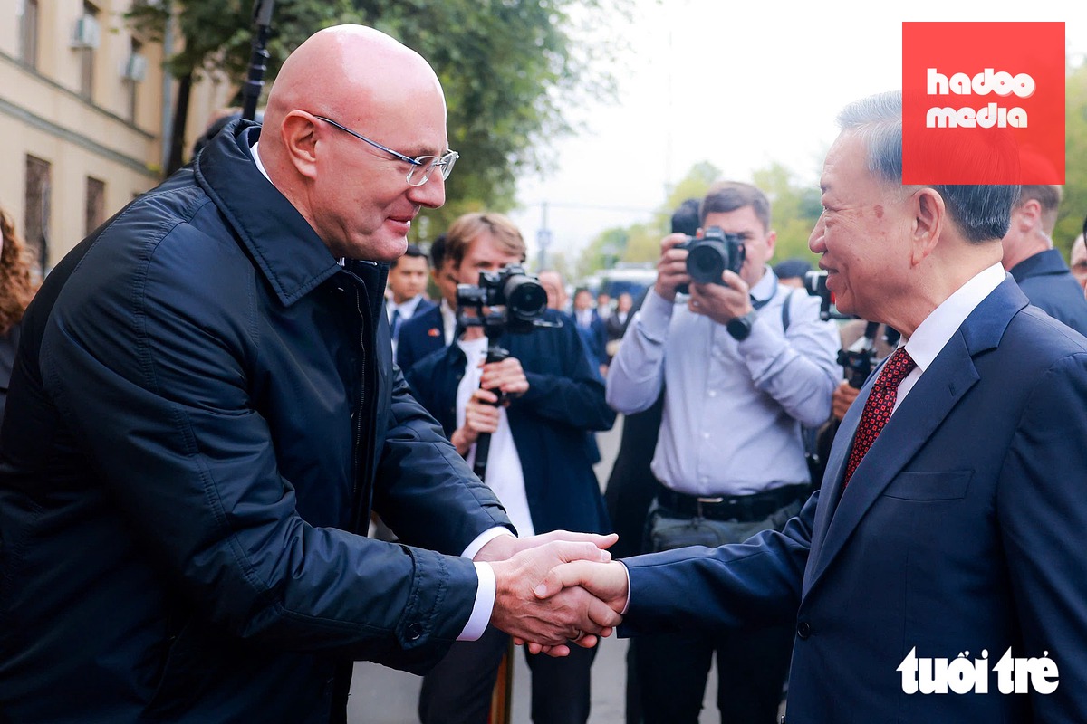 Phó thủ tướng Nga Chernyshenko đón Tổng Bí thư, Chủ tịch nước Tô Lâm đến sự kiện khai trương Không gian di sản và kết nối văn hóa Việt - Nga - Ảnh: NGUYỄN KHÁNH