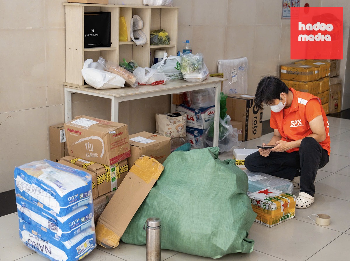 Đề xuất điều chỉnh ngưỡng miễn thuế nhập khẩu đối với hàng hóa có giá trị thấp nhằm cân bằng lợi thế cho hàng trong nước trước hàng nhập khẩu từ hoạt động thương mại điện tử xuyên biên giới - Ảnh: HỮU HẠNH