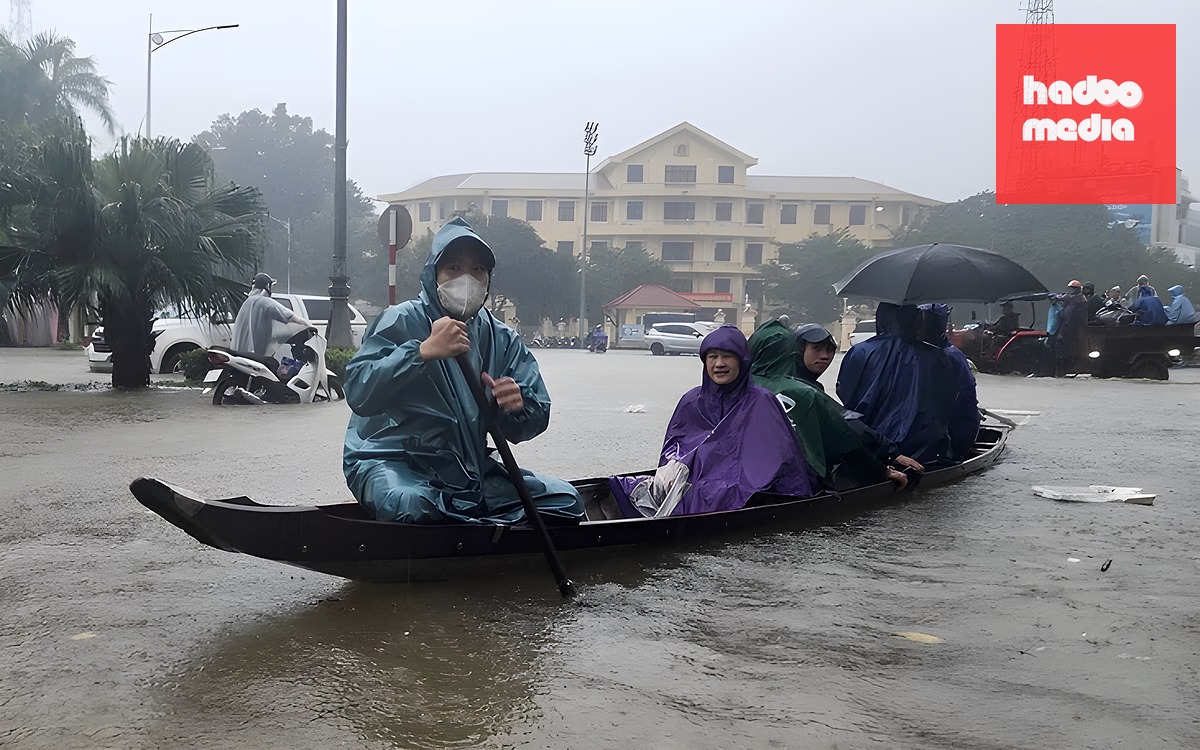 3 ngày tới TP.HCM, Nam Bộ có 'combo' mưa to cộng triều cường - Ảnh 2.