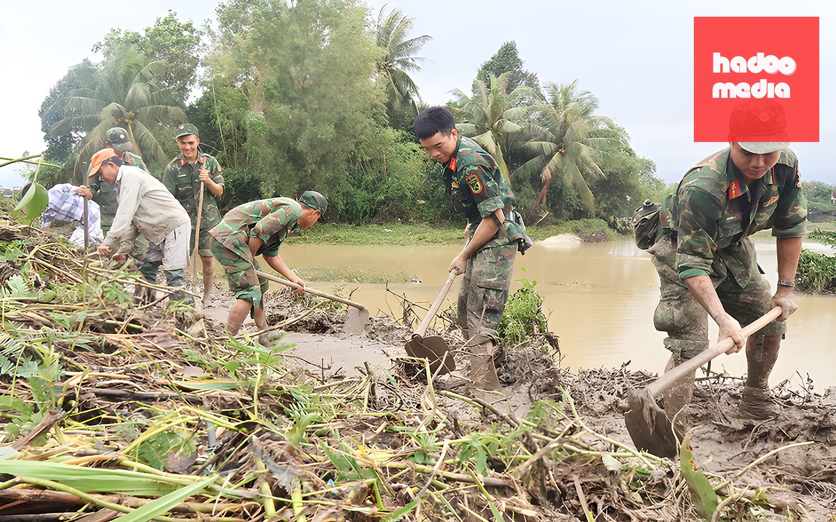 Cán bộ, công chức cùng người dân ở Thanh Hóa dọn vệ sinh môi trường - Ảnh 3.