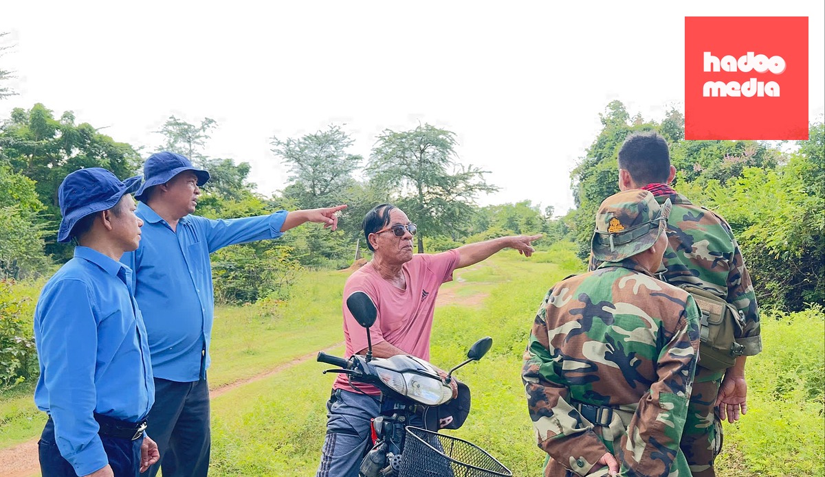 Người dân Campuchia và lực lượng chức năng nước bạn cung cấp thông tin, hỗ trợ Đội K71 tìm kiếm hài cốt liệt sĩ ở các tỉnh phía bắc, tây bắc Campuchia - Ảnh: TIẾN ĐÀN