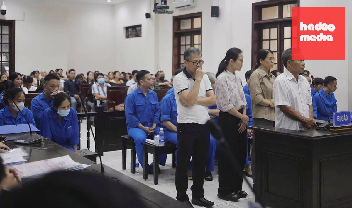 42 bị cáo thuộc hai nhánh của vụ án. Ảnh: Phạm Hải