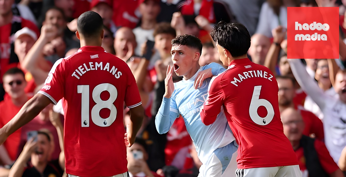 Foden nhận thẻ đỏ rời sân sau pha va chạm với Fernandes. Ảnh: Michael Regan/Getty Images.