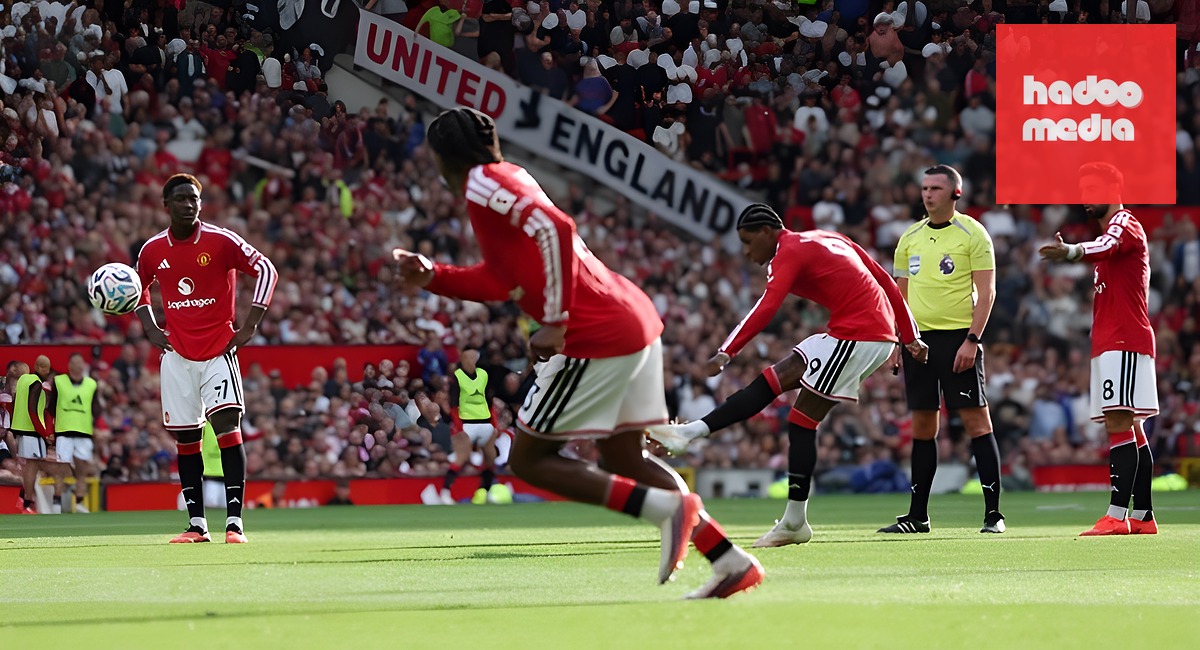 Rashford đưa bóng dội cột dọc khung thành Man City. Ảnh: EPA.