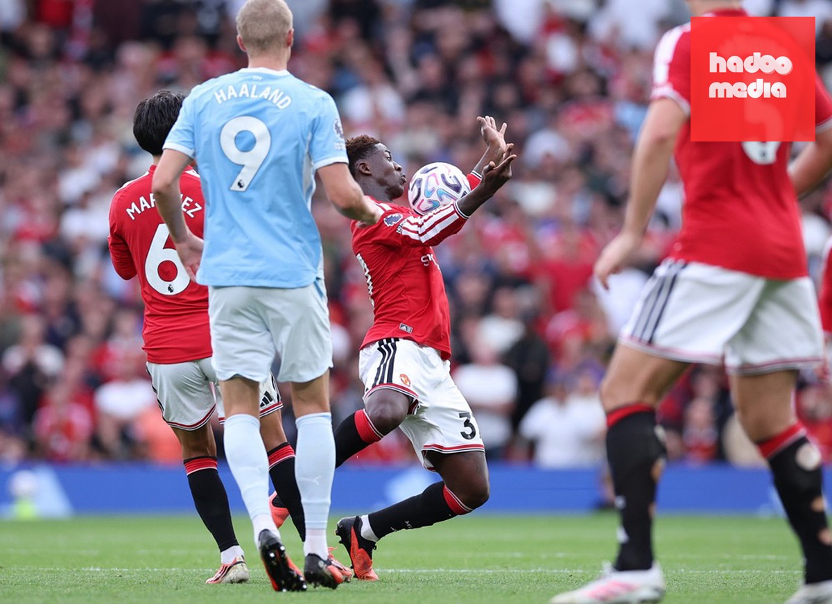 Mainoo làm lu mờ những bom tấn bên phía Man City. Ảnh: EPA IMAGES.