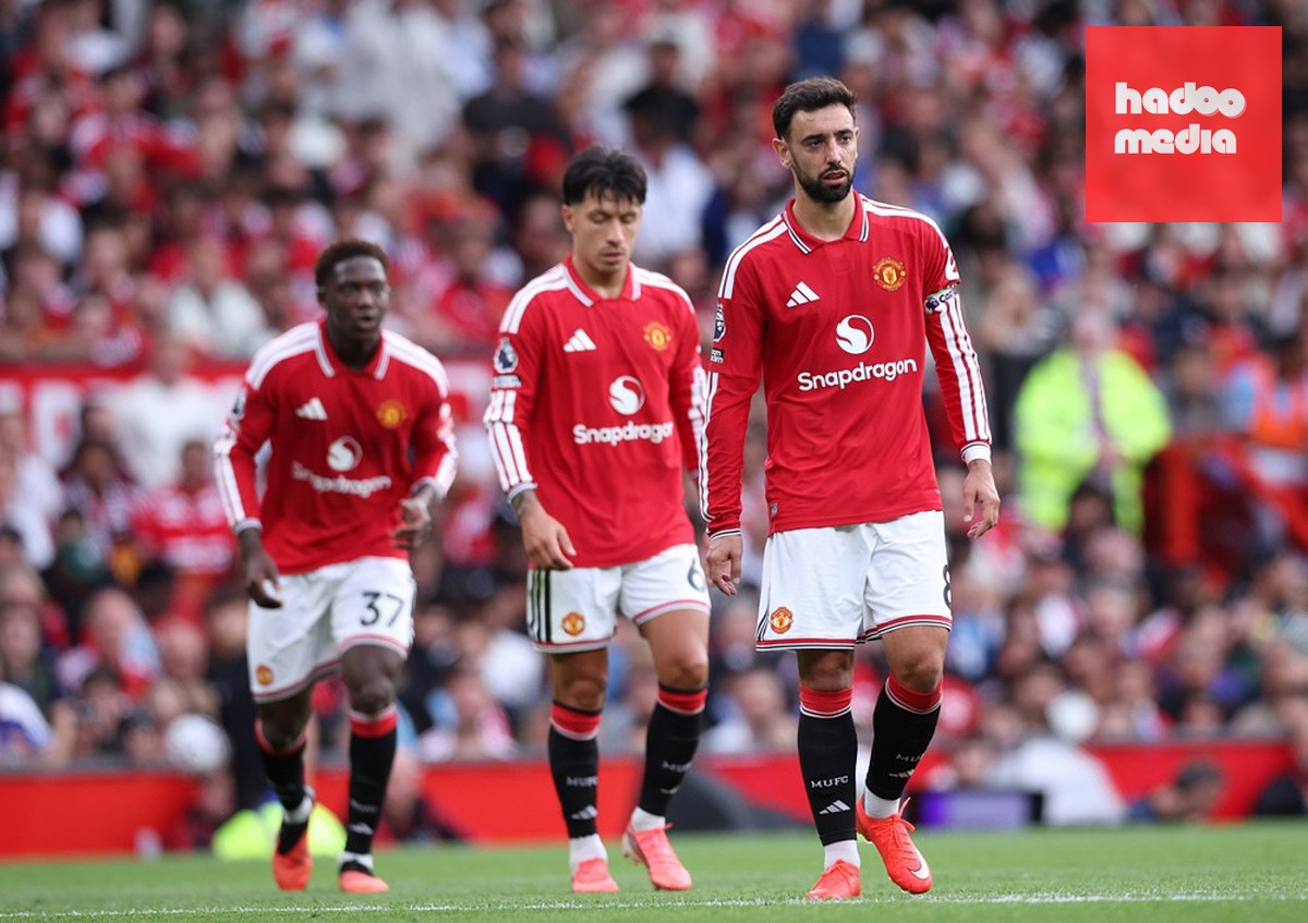 MU ngậm ngùi chấp nhận thất bại cay đắng trước Man City. Ảnh: EPA.