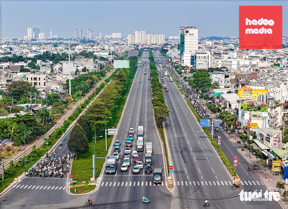 Tuyến metro số 6 giai đoạn 1 sẽ đi qua đường Phạm Văn Đồng - Ảnh: CHÂU TUẤN