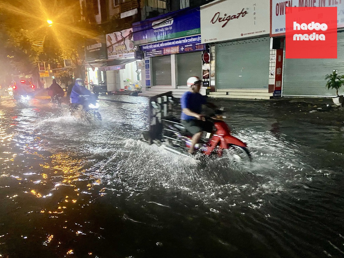 Dự báo từ đêm nay đến đêm mai, khu vực Hà Nội có mưa to 100-250mm, cần đề phòng ngập úng đô thị, đặc biệt tại các vùng thấp trũng (ảnh minh họa) - Ảnh: C.TUỆ