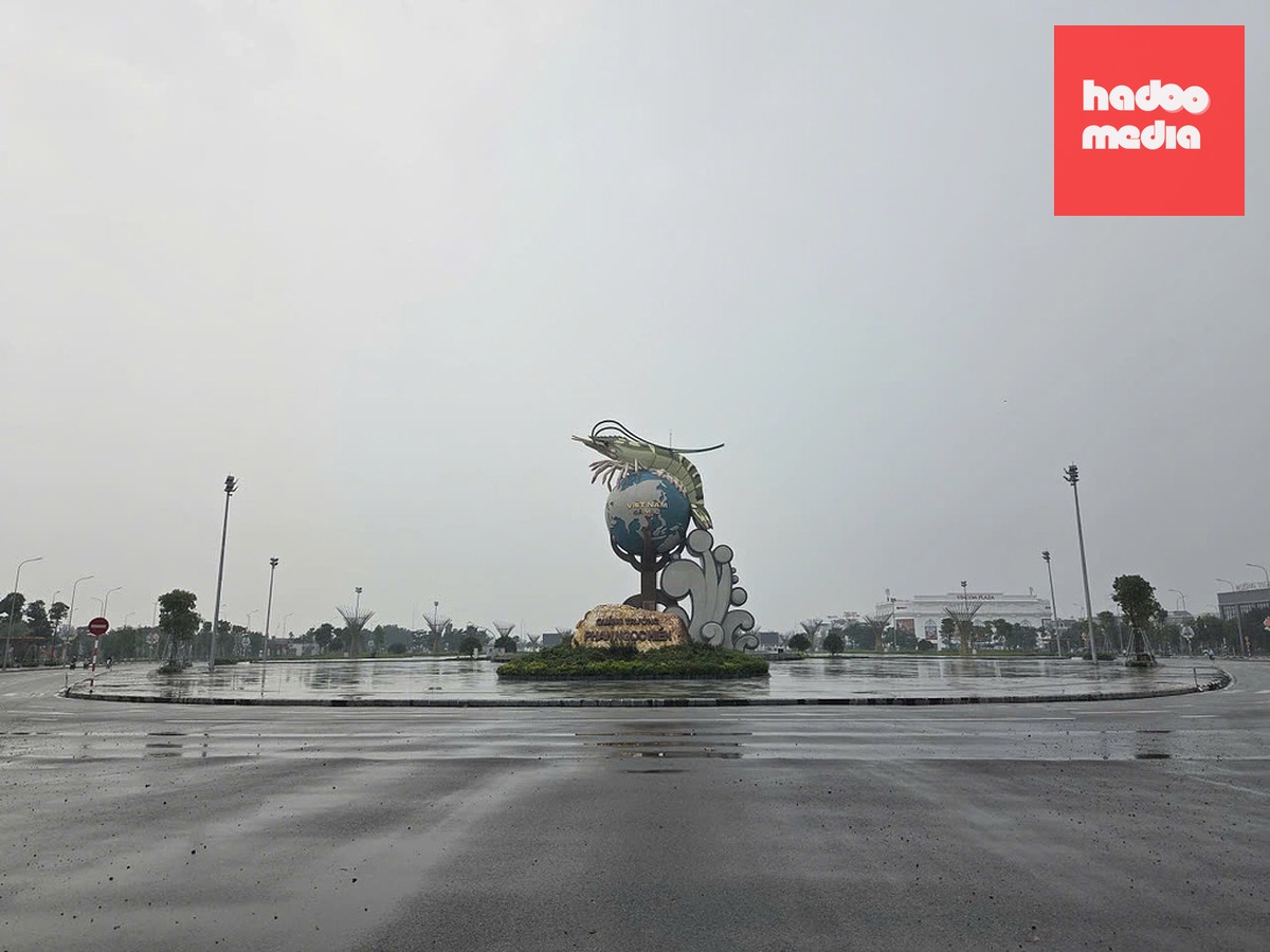 Bầu trời mờ đục vào trưa 15/9 tại phường An Xuyên, tỉnh Cà Mau. Ảnh: Chúc Ly