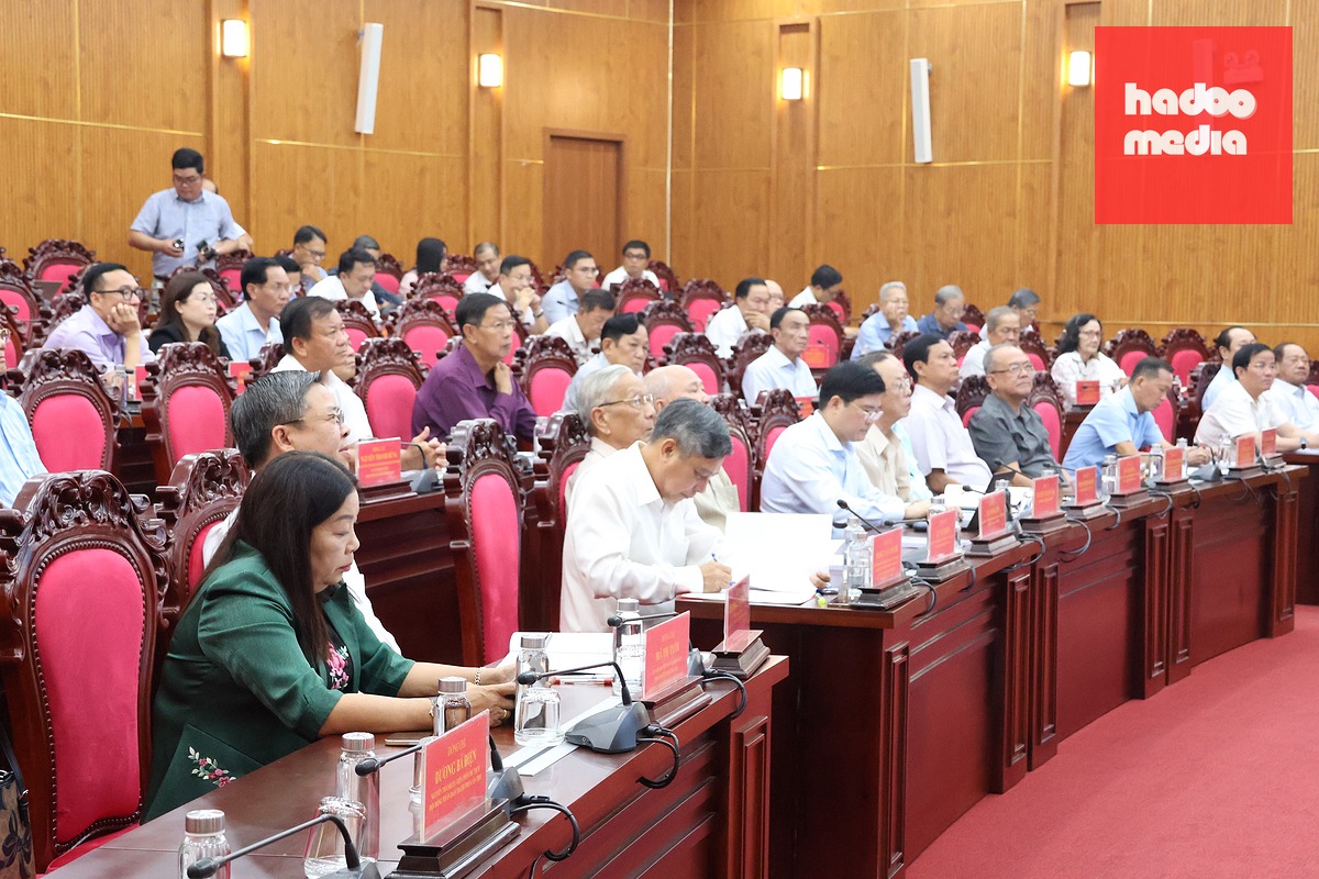 Hội nghị có sự tham dự của các cán bộ là nguyên lãnh đạo thành phố Cần Thơ qua các thời kỳ - Ảnh: CA LINH