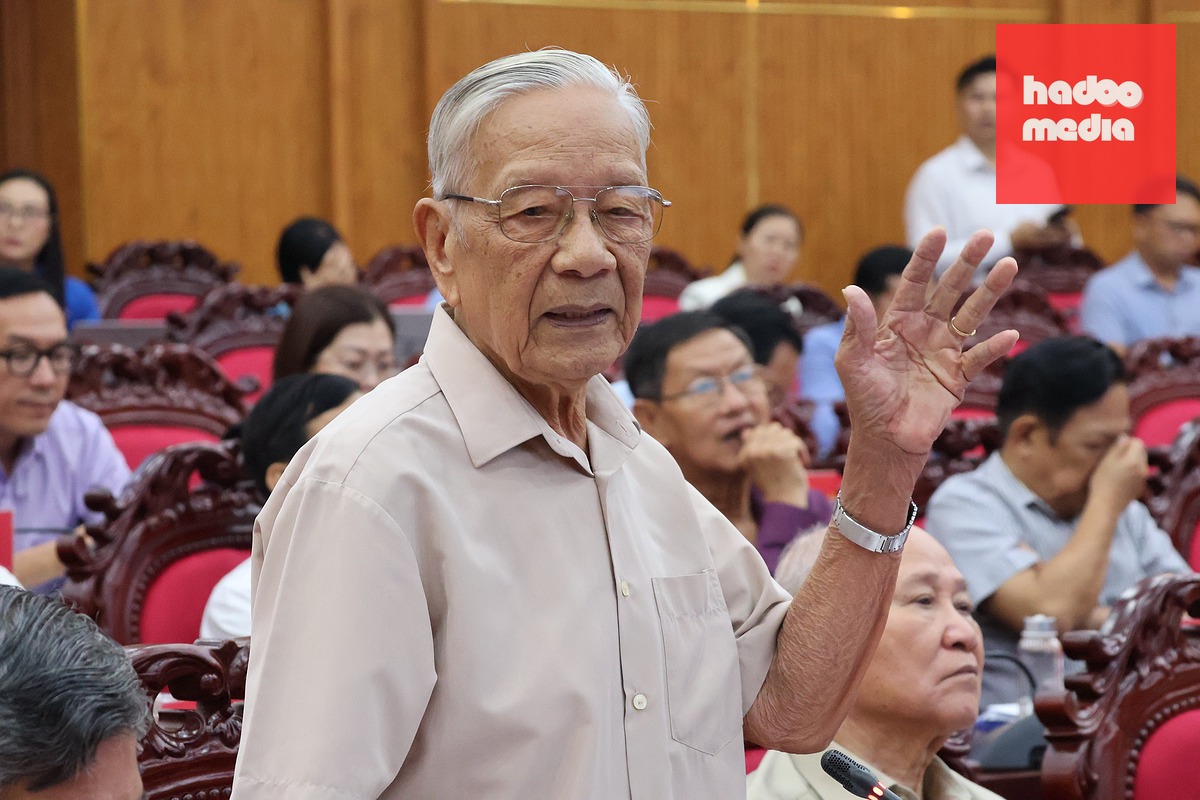 Ông Lư Văn Điền, nguyên Bí thư Tỉnh ủy Cần Thơ, nêu ý kiến tại hội nghị - Ảnh: CA LINH