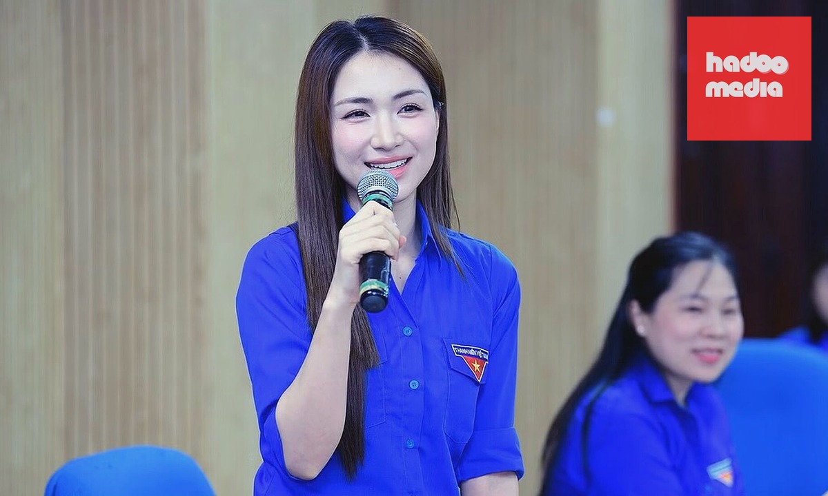 Ca sĩ Hòa Minzy phát biểu sau khi được hiệp thương tham gia Ủy ban Trung ương Hội Liên hiệp thanh niên Việt Nam khóa 9. Ảnh: Hoàng Phong