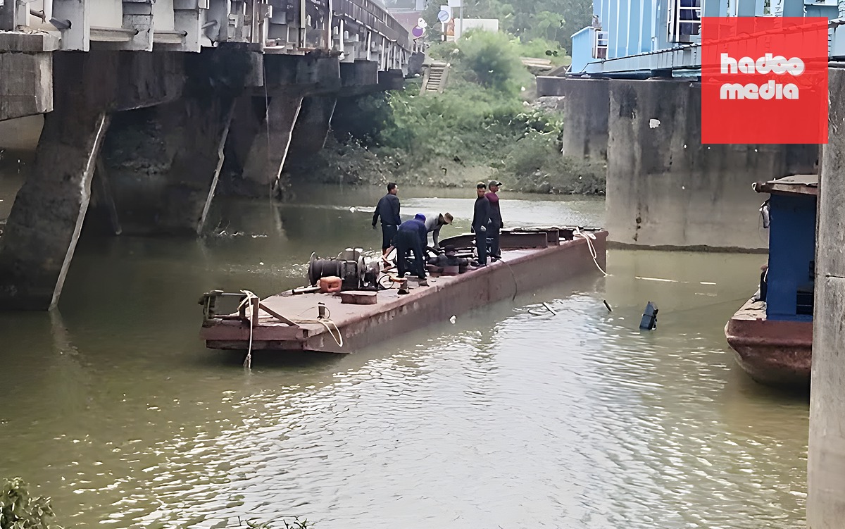 Sau sự cố trôi 3 sà lan, Cảnh sát giao thông Quảng Trị cảnh báo không neo tàu thuyền vào bụi tre, cọc tạm - Ảnh 2.