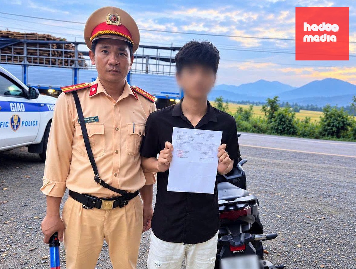 Nam thanh niên lái xe trong người có chất ma túy bị lực lượng chức năng phát hiện, xử lý kịp thời - Ảnh: Cảnh sát giao thông Đắk Lắk