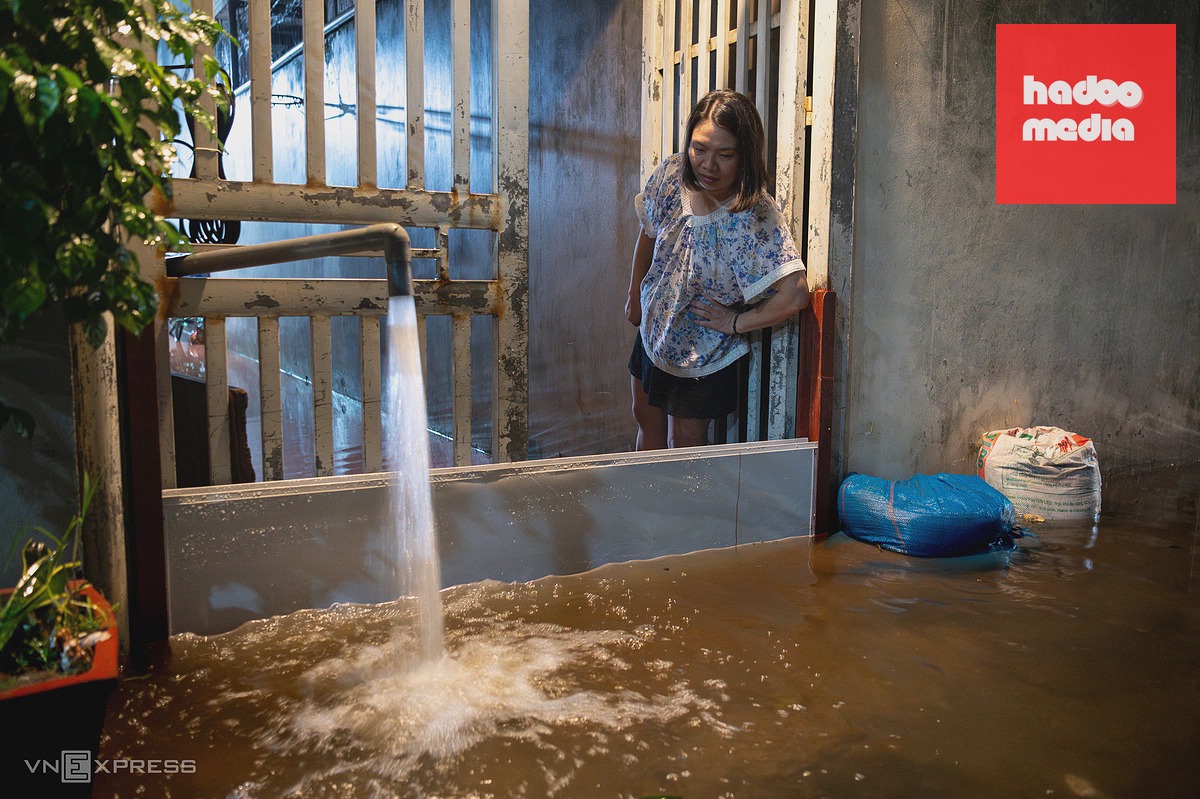 Khu dân cư Thủ đô ngập nước kéo dài 3 ngày, sinh hoạt đảo lộn