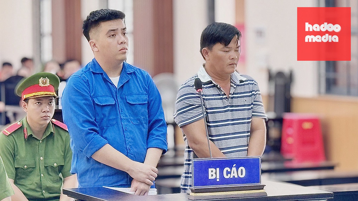 Nguyễn Hoàng Phúc (trái) và Trương Nhựt Tới tại phiên tòa. Ảnh: Tiến Tầm
